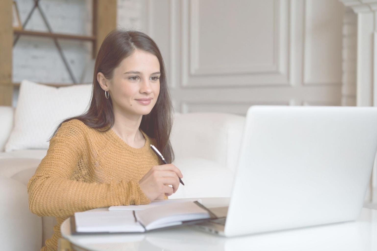 Analyse approfondie de documents financiers avec graphiques et indicateurs de performance